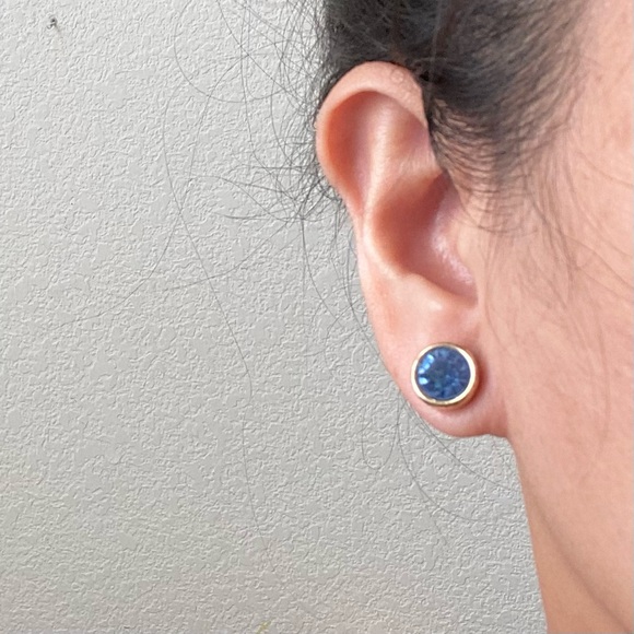 Vintage MONET Signed Blue CZ Stone Gold-plated Stud Earrings 5g. - Picture 3 of 13